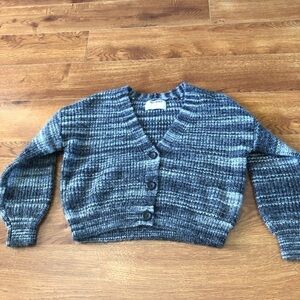 Old Navy Black & White knit semi-cropped button up sweater in size S (6-7)